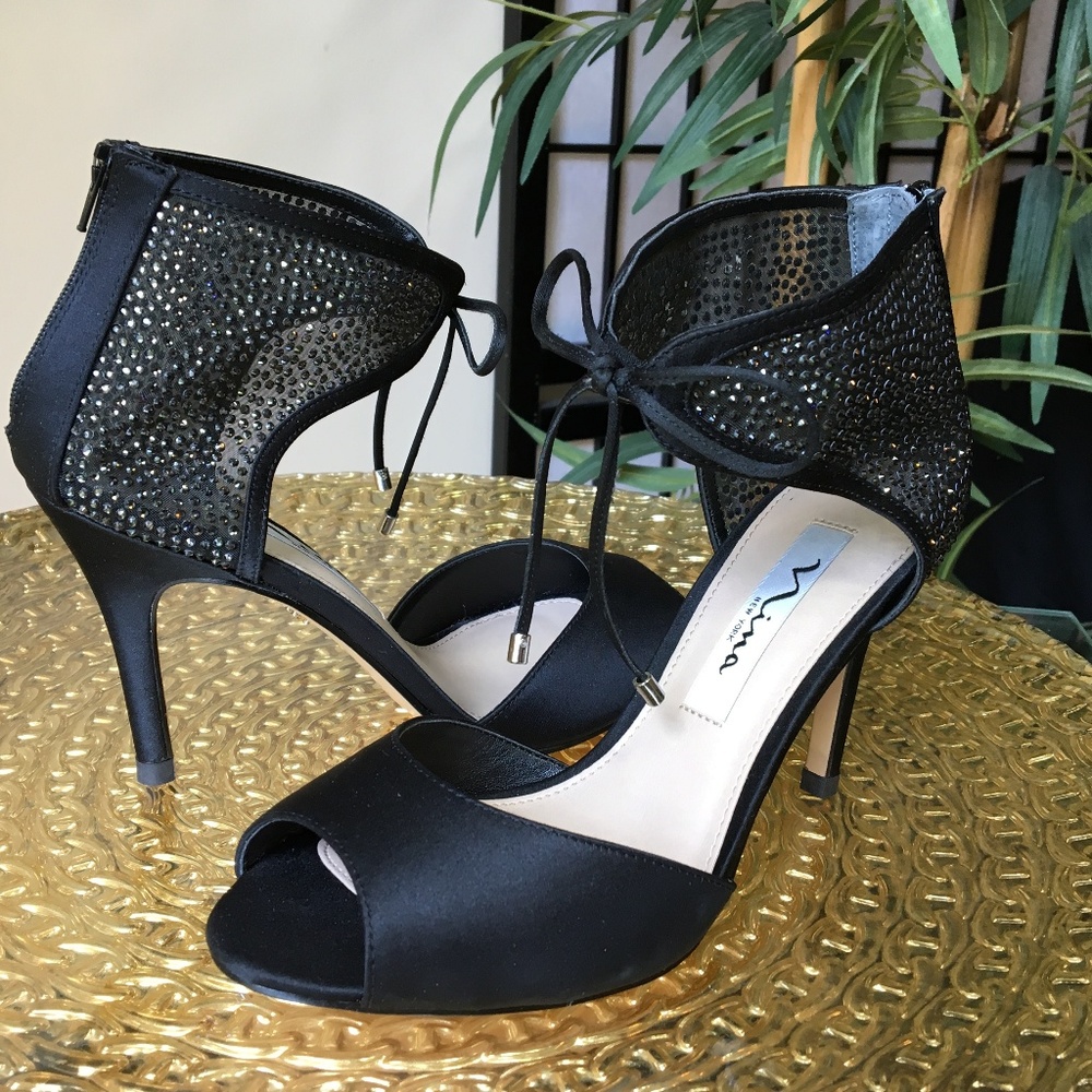 Nina New York stardust rhinestone peep toe pump